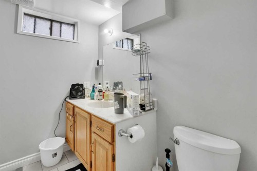 528 Whiteridge Way Ne, Calgary, AB - Indoor Photo Showing Bathroom