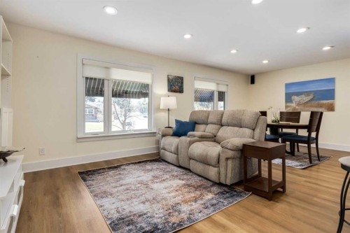 44 Midglen Drive Se, Calgary, AB - Indoor Photo Showing Living Room