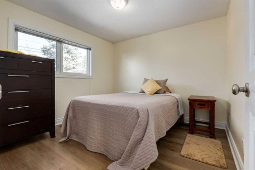 44 Midglen Drive Se, Calgary, AB - Indoor Photo Showing Bedroom