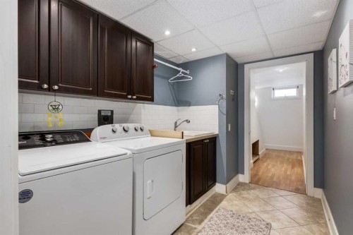 44 Midglen Drive Se, Calgary, AB - Indoor Photo Showing Laundry Room