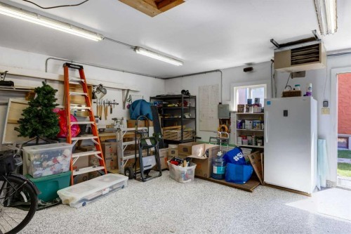 44 Midglen Drive Se, Calgary, AB - Indoor