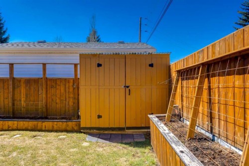 44 Midglen Drive Se, Calgary, AB - Outdoor