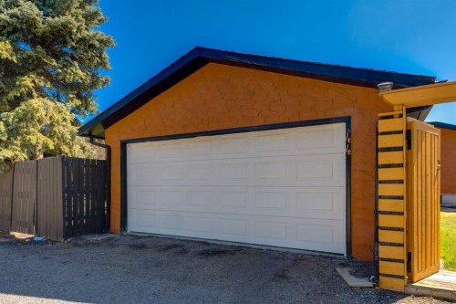 44 Midglen Drive Se, Calgary, AB - Outdoor With Exterior