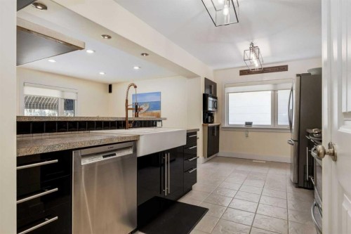 44 Midglen Drive Se, Calgary, AB - Indoor Photo Showing Kitchen