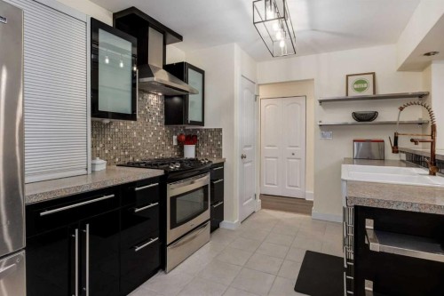 44 Midglen Drive Se, Calgary, AB - Indoor Photo Showing Kitchen