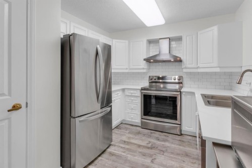 1114-1818 Simcoe Boulevard Sw, Calgary, AB - Indoor Photo Showing Kitchen With Stainless Steel Kitchen