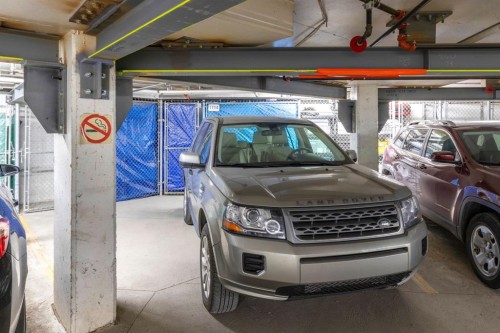 1114-1818 Simcoe Boulevard Sw, Calgary, AB - Indoor Photo Showing Garage