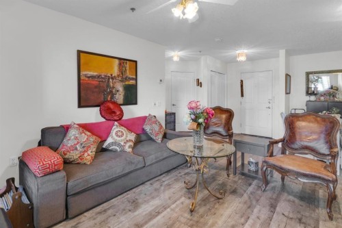 1114-1818 Simcoe Boulevard Sw, Calgary, AB - Indoor Photo Showing Living Room