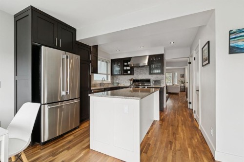 2618 24A Street Sw, Calgary, AB - Indoor Photo Showing Kitchen With Upgraded Kitchen