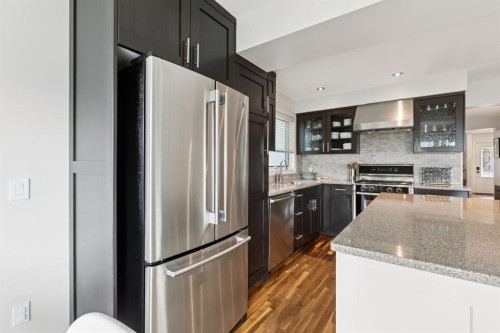 2618 24A Street Sw, Calgary, AB - Indoor Photo Showing Kitchen With Upgraded Kitchen