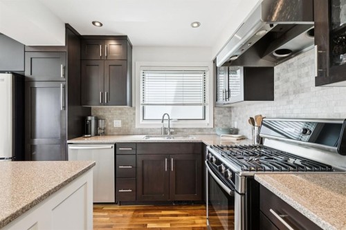 2618 24A Street Sw, Calgary, AB - Indoor Photo Showing Kitchen