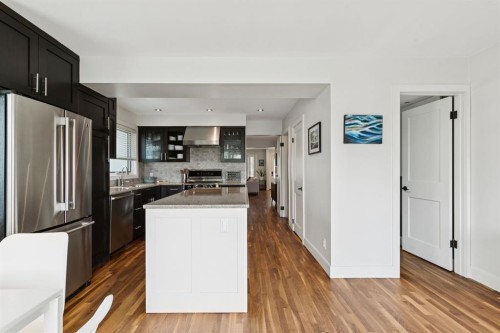 2618 24A Street Sw, Calgary, AB - Indoor Photo Showing Kitchen