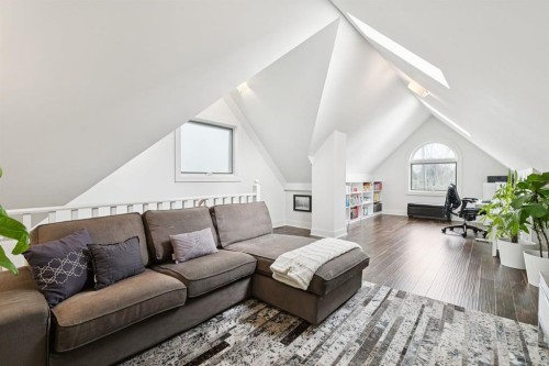 2618 24A Street Sw, Calgary, AB - Indoor Photo Showing Living Room