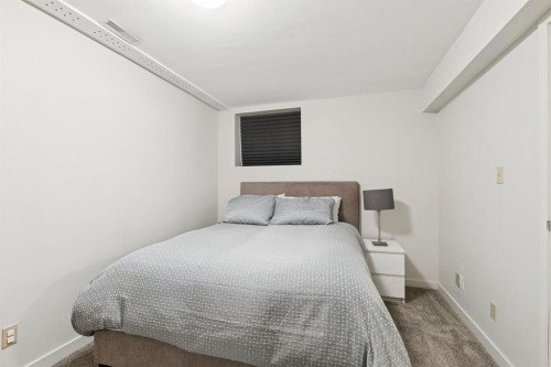 2618 24A Street Sw, Calgary, AB - Indoor Photo Showing Bedroom