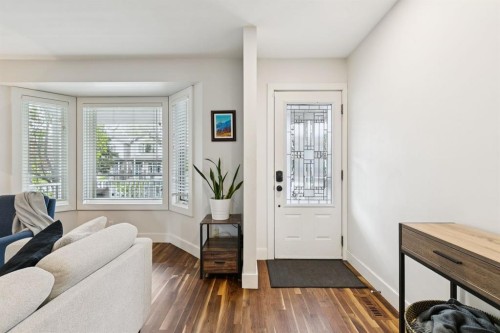 2618 24A Street Sw, Calgary, AB - Indoor Photo Showing Other Room