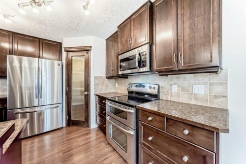455 Cimarron Boulevard, Okotoks, AB - Indoor Photo Showing Kitchen