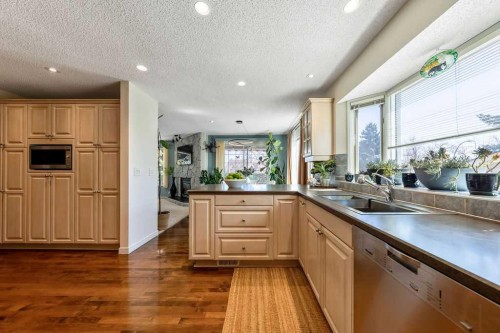 59 Strathcona Close Sw, Calgary, AB - Indoor Photo Showing Kitchen