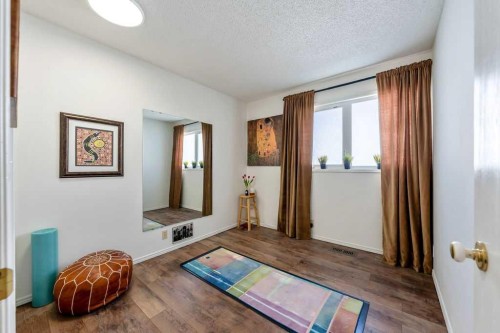 59 Strathcona Close Sw, Calgary, AB - Indoor Photo Showing Other Room