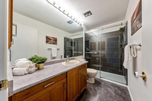 59 Strathcona Close Sw, Calgary, AB - Indoor Photo Showing Bathroom