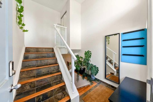 59 Strathcona Close Sw, Calgary, AB - Indoor Photo Showing Other Room