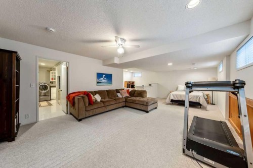 59 Strathcona Close Sw, Calgary, AB - Indoor