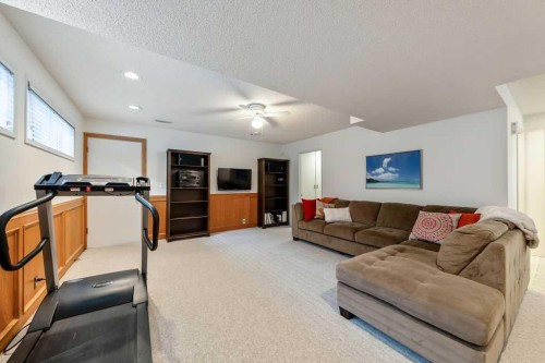 59 Strathcona Close Sw, Calgary, AB - Indoor Photo Showing Living Room