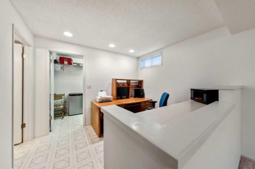 59 Strathcona Close Sw, Calgary, AB - Indoor