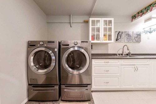 59 Strathcona Close Sw, Calgary, AB - Indoor Photo Showing Laundry Room