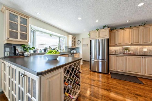59 Strathcona Close Sw, Calgary, AB - Indoor Photo Showing Kitchen
