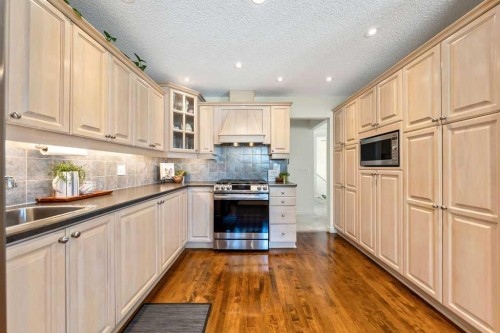 59 Strathcona Close Sw, Calgary, AB - Indoor Photo Showing Kitchen