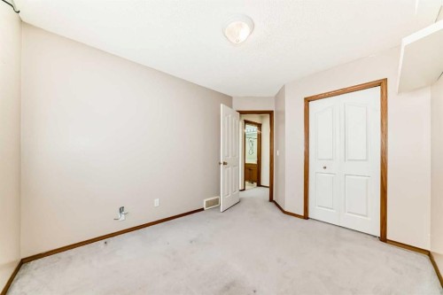 89 Hidden Ranch Hill Nw, Calgary, AB - Indoor Photo Showing Other Room