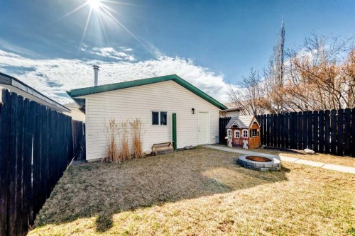 136 Hidden Hills Road Nw, Calgary, AB - Outdoor