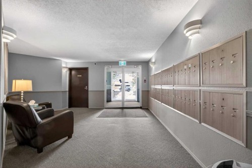414-10 Dover Point Se, Calgary, AB - Indoor Photo Showing Other Room