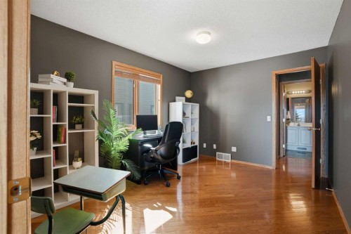 131 Edgebrook Circle Nw, Calgary, AB - Indoor Photo Showing Office