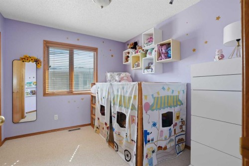 131 Edgebrook Circle Nw, Calgary, AB - Indoor Photo Showing Bedroom