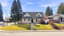 803 Seattle Drive SW Calgary, AB T2W 0M9