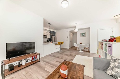 44 Spring Creek Common Sw, Calgary, AB - Indoor Photo Showing Living Room