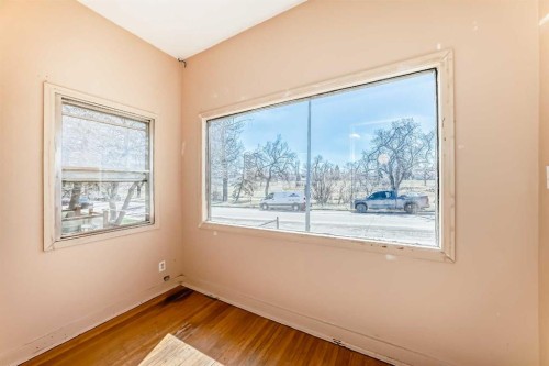 112 30 Avenue Ne, Calgary, AB - Indoor Photo Showing Other Room