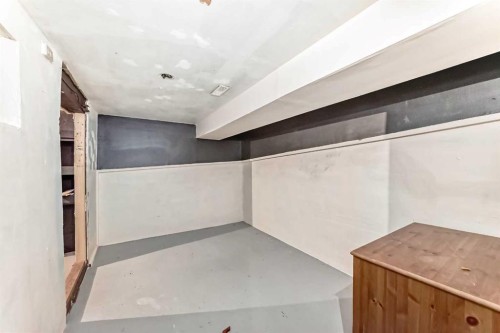 112 30 Avenue Ne, Calgary, AB - Indoor