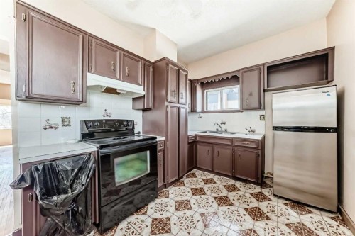112 30 Avenue Ne, Calgary, AB - Indoor Photo Showing Kitchen With Double Sink