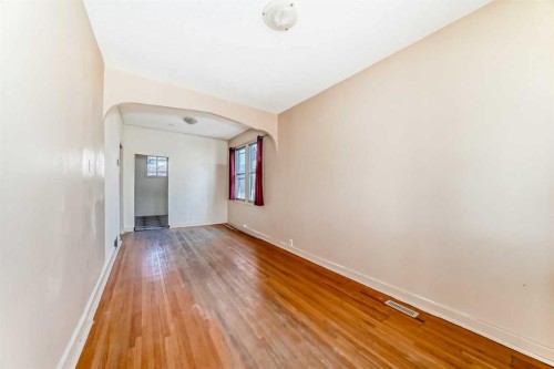 112 30 Avenue Ne, Calgary, AB - Indoor Photo Showing Other Room