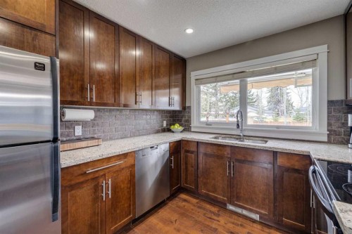 5207 Grove Hill Road Sw, Calgary, AB - Indoor Photo Showing Kitchen With Stainless Steel Kitchen