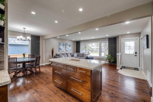 5207 Grove Hill Road Sw, Calgary, AB - Indoor