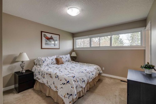 5207 Grove Hill Road Sw, Calgary, AB - Indoor Photo Showing Bedroom