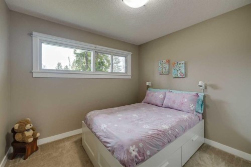 5207 Grove Hill Road Sw, Calgary, AB - Indoor Photo Showing Bedroom