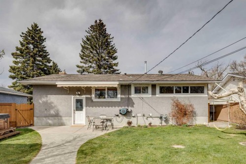 5207 Grove Hill Road Sw, Calgary, AB - Outdoor