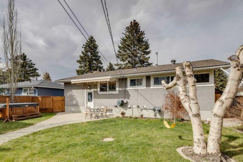 5207 Grove Hill Road Sw, Calgary, AB - Outdoor