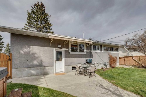 5207 Grove Hill Road Sw, Calgary, AB - Outdoor
