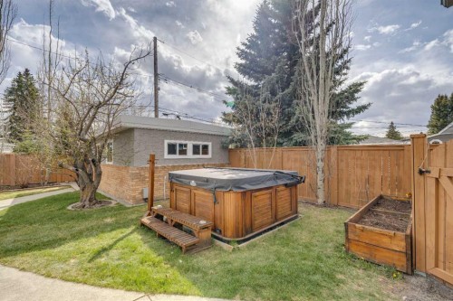 5207 Grove Hill Road Sw, Calgary, AB - Outdoor