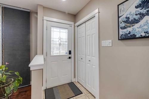 5207 Grove Hill Road Sw, Calgary, AB - Indoor Photo Showing Other Room